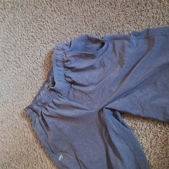 Eddie Bauer woven shorts - Picture 3 of 3